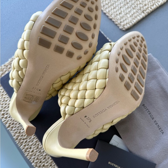 Luxury tapioca color heels Bottega Veneta. - Picture 4 of 6